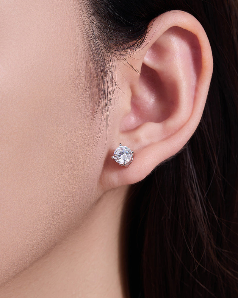 Boucles d'oreilles à tige rondes classiques en zircon
