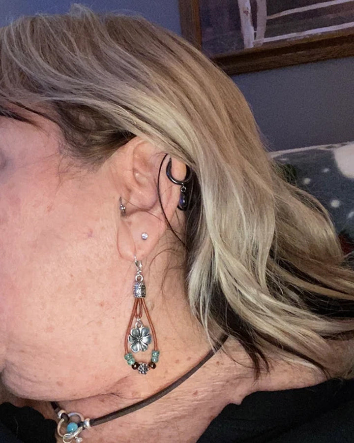 Boucles d'oreilles simples en cuir boho avec fleur en corde