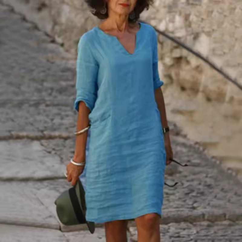 Aarna | Robe décontractée à col en V avec coupe relaxe