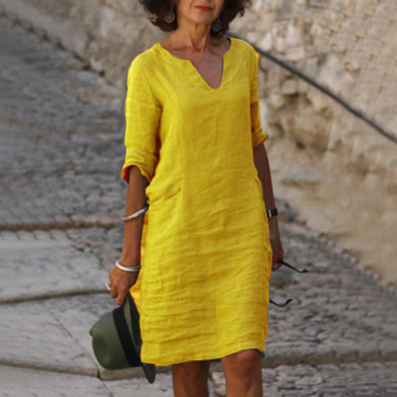 Aarna | Robe décontractée à col en V avec coupe relaxe